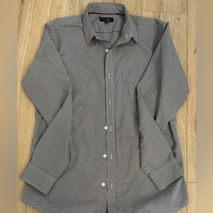 Banana Republic Men’s Slim-fit button dress shirt. Size L